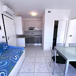 Garden Retreat Steps From The Pool Апартаменти Бібіоне