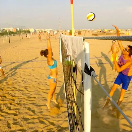 Garden Retreat Steps From The Pool *