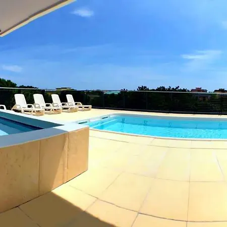 Garden Retreat Steps From The Pool Апартаменти *