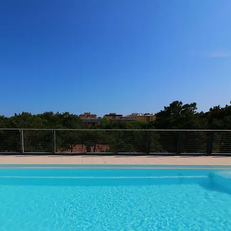 Garden Retreat Steps From The Pool Appartamento *