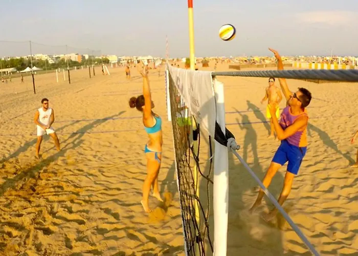 Garden Retreat Steps From The Pool *