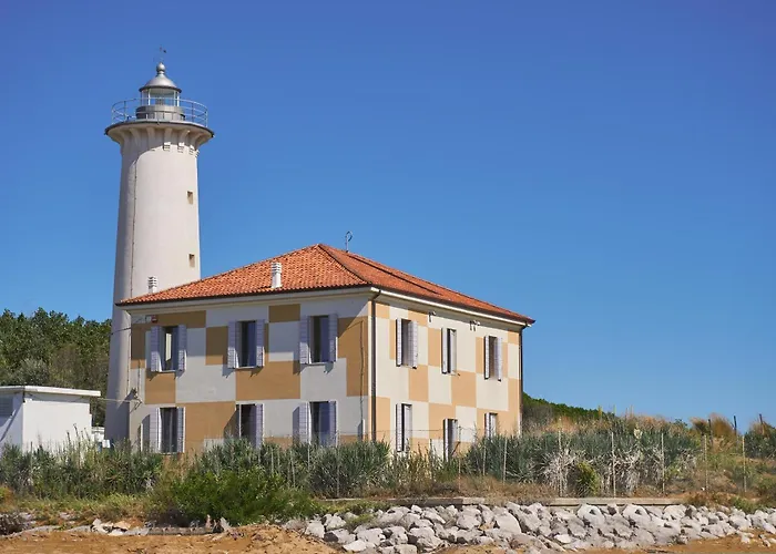 Garden Retreat Steps From The Pool Apartment *