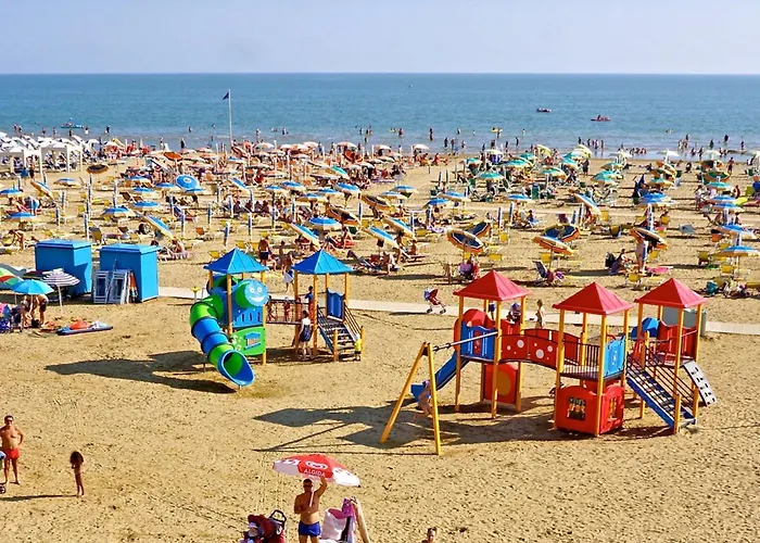 Garden Retreat Steps From The Pool Apartment