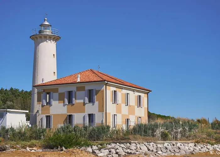 Garden Retreat Steps From The Pool Apartment