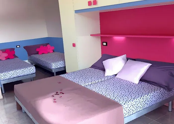 Apartment Garden Retreat Steps From The Pool *